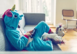 Možná to děláte taky…a nejste sami: Jak zabavit dítě jinak než mobilem?