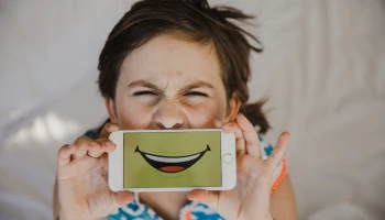 Digitální pravidla v rodině: Jak nastavit hranice pro telefony a obrazovky