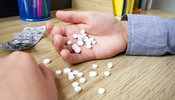 Tragická výzva na TikToku: Zemřel třináctiletý chlapec při pokusu o Benadryl Challenge