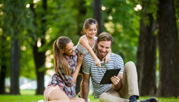 Děti nás kopírují víc, než si myslíme: proč je rodič největší digitální vzor