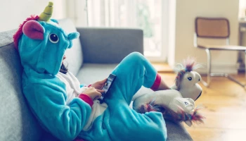 Možná to děláte taky…a nejste sami: Jak zabavit dítě jinak než mobilem?